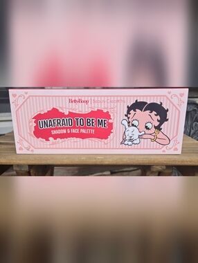 BRAND NEW NEVER USED Betty Boop "Unafraid to Be Me" Eyeshadow & Face Palette.
